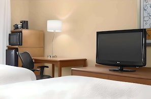 Literie de qualité supérieure, bureau, rideaux occultants