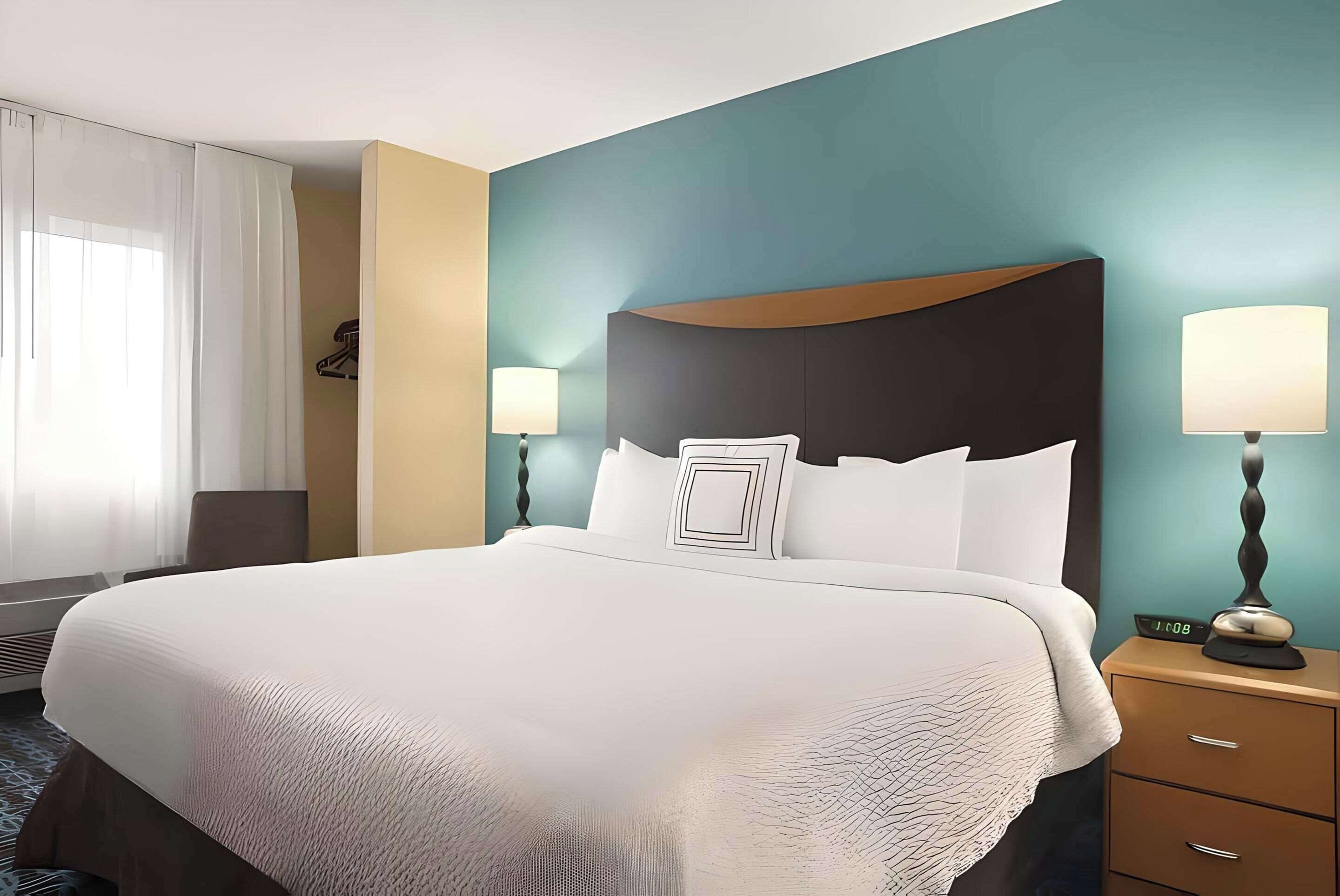 Ropa de cama de alta calidad, escritorio, cortinas opacas