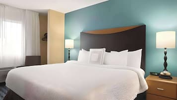 Ropa de cama de alta calidad, escritorio y cortinas blackout