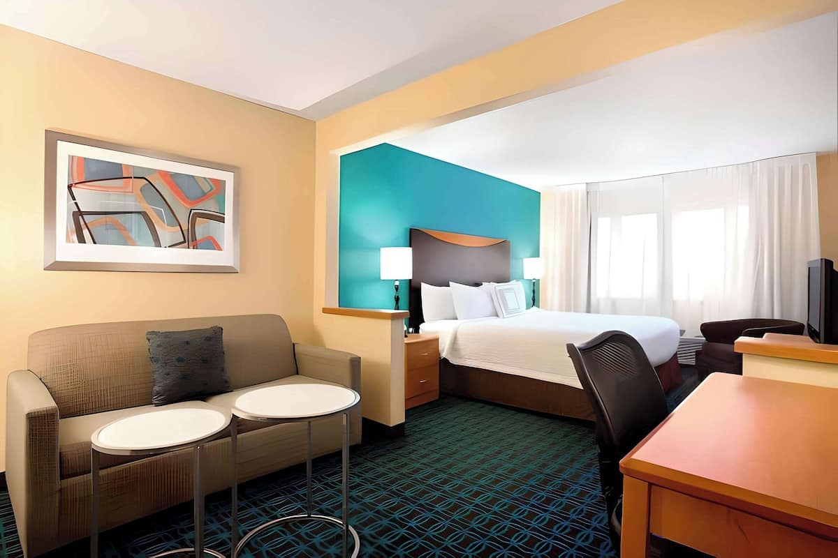 Suite, 1 trĂšs grand lit et 1 canapĂ©-lit, non-fumeur | Literie de qualitĂ©, bureau, rideaux dâobscurcissement