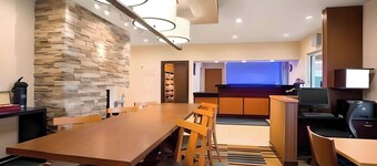 Dubuque Inn & Suites