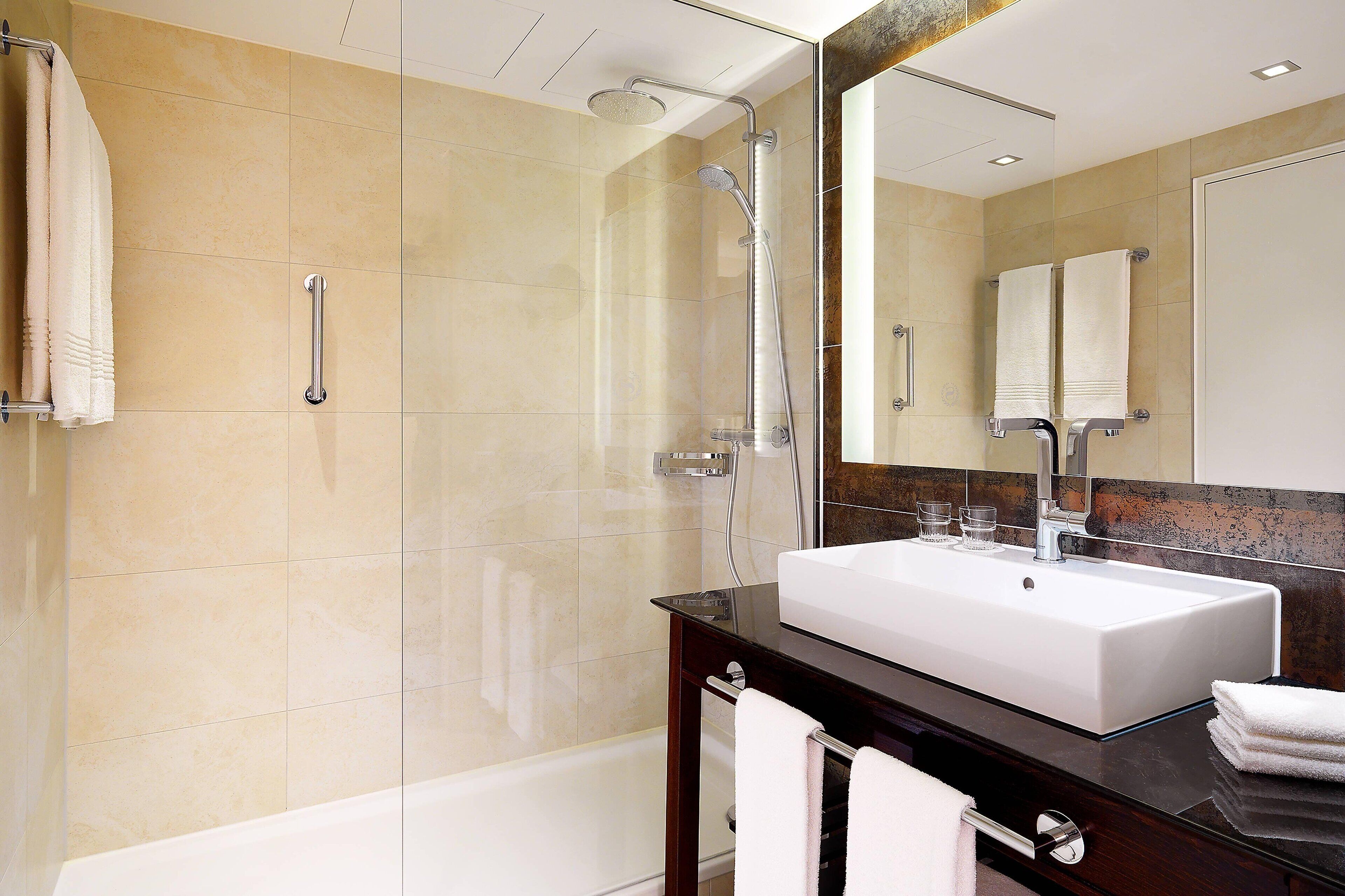 combined shower/bathtub, deep-soaking bathtub, free toiletries