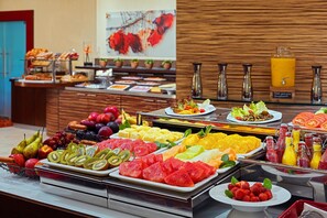 Bữa sáng mang đi hàng ngày (24 EUR/mỗi người)