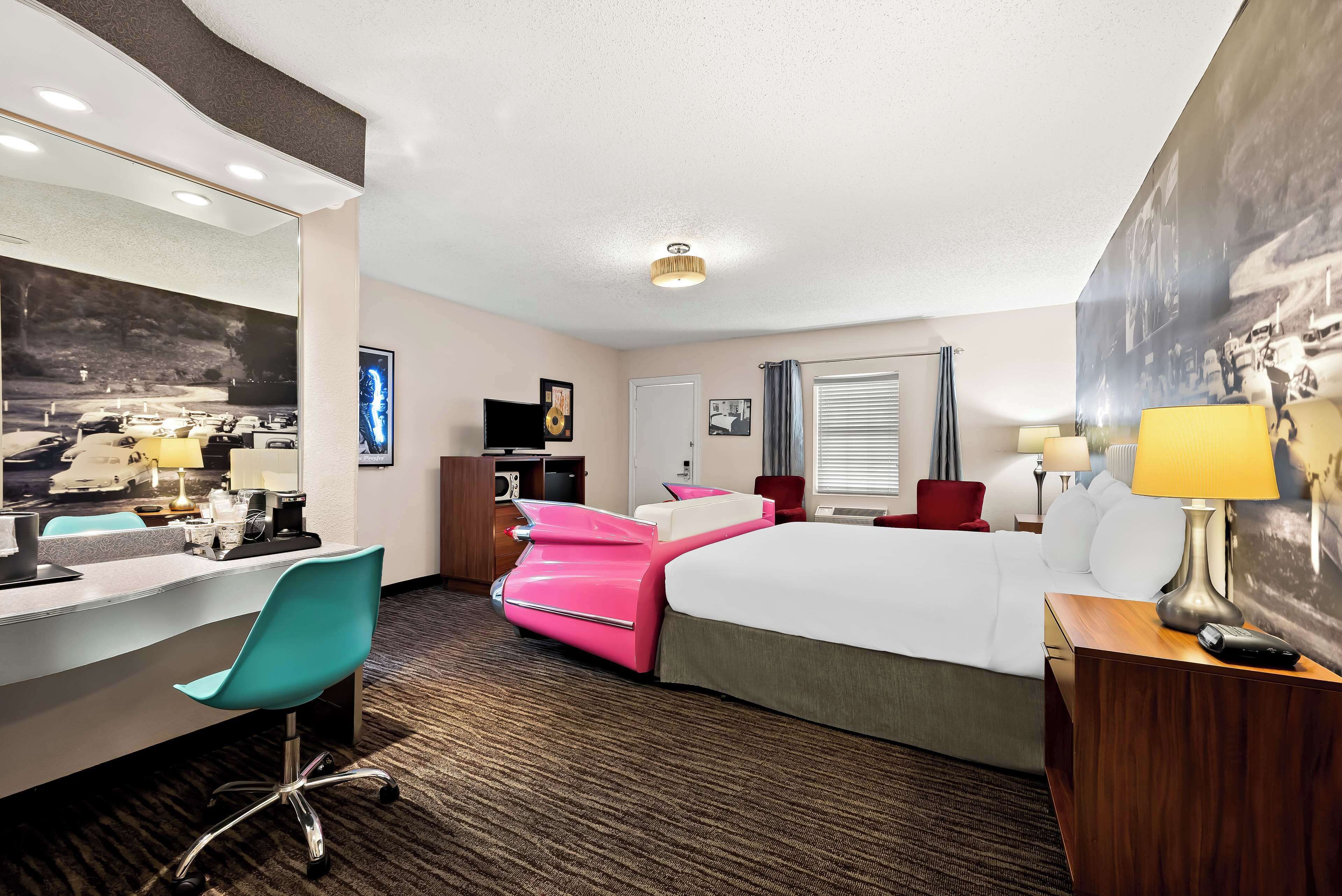 Suite, 1 King Bed, Non Smoking, Jetted Tub | Individually decorated, desk, blackout drapes, iron/ironing board