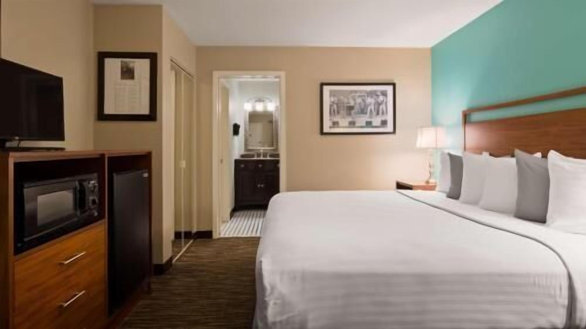 獨特裝潢、書桌、遮光布/窗簾、熨斗/熨衣板