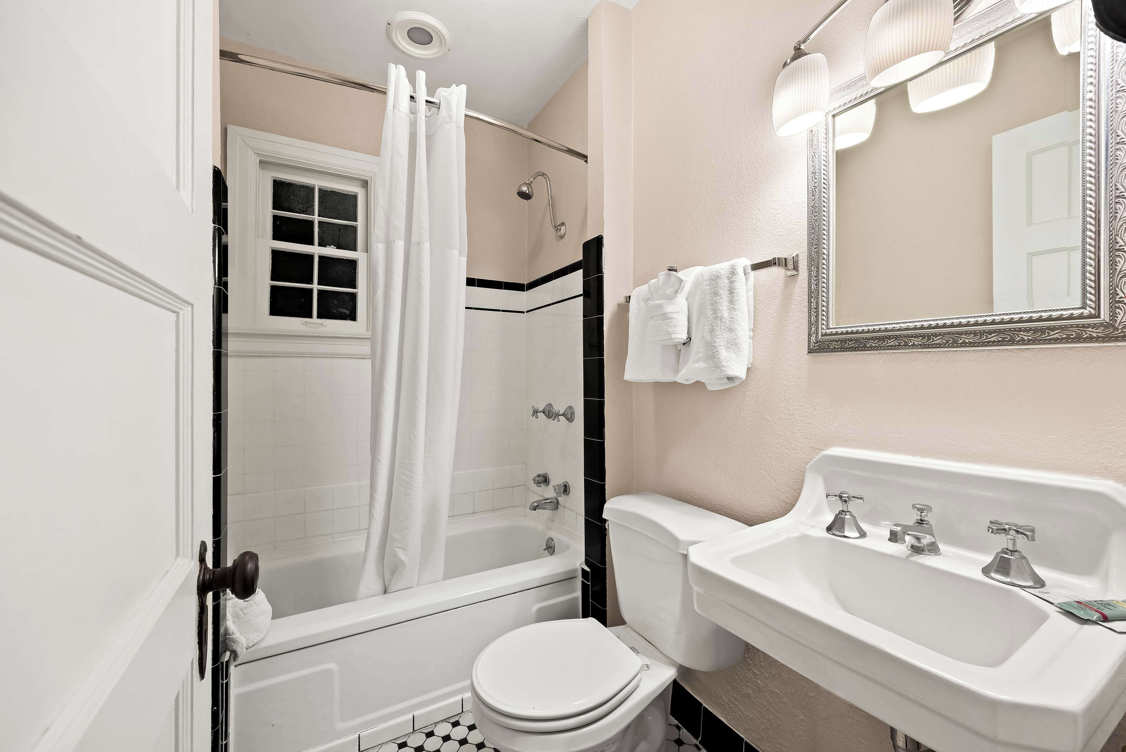 combined shower/bathtub, free toiletries, hair dryer, towels