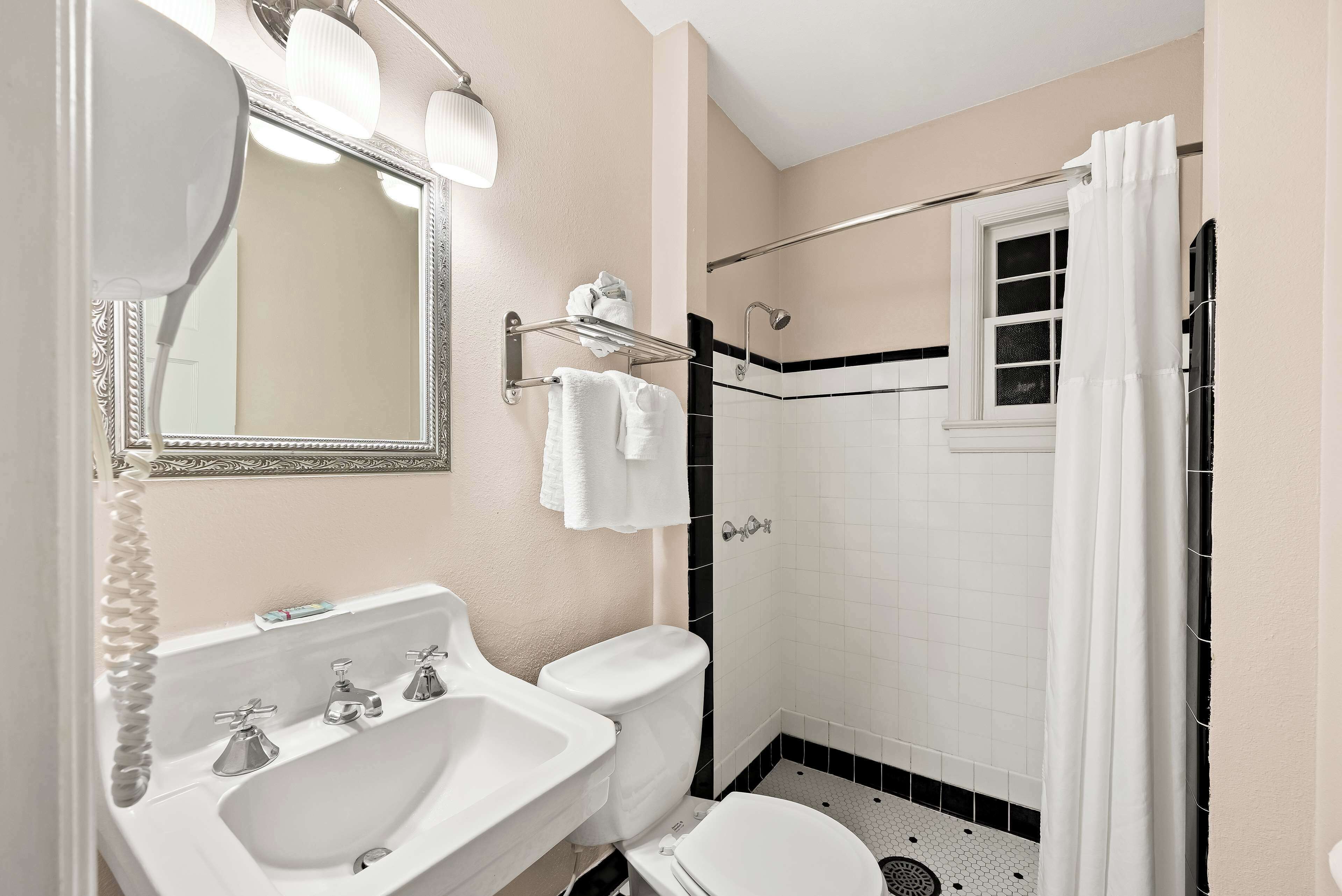 combined shower/bathtub, free toiletries, hair dryer, towels
