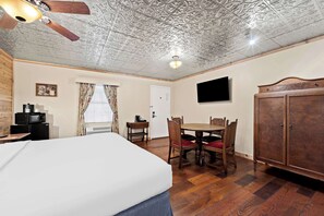 Standard Room, 1 King Bed, Non Smoking, Refrigerator & Microwave | Individually decorated, desk, blackout drapes, iron/ironing board