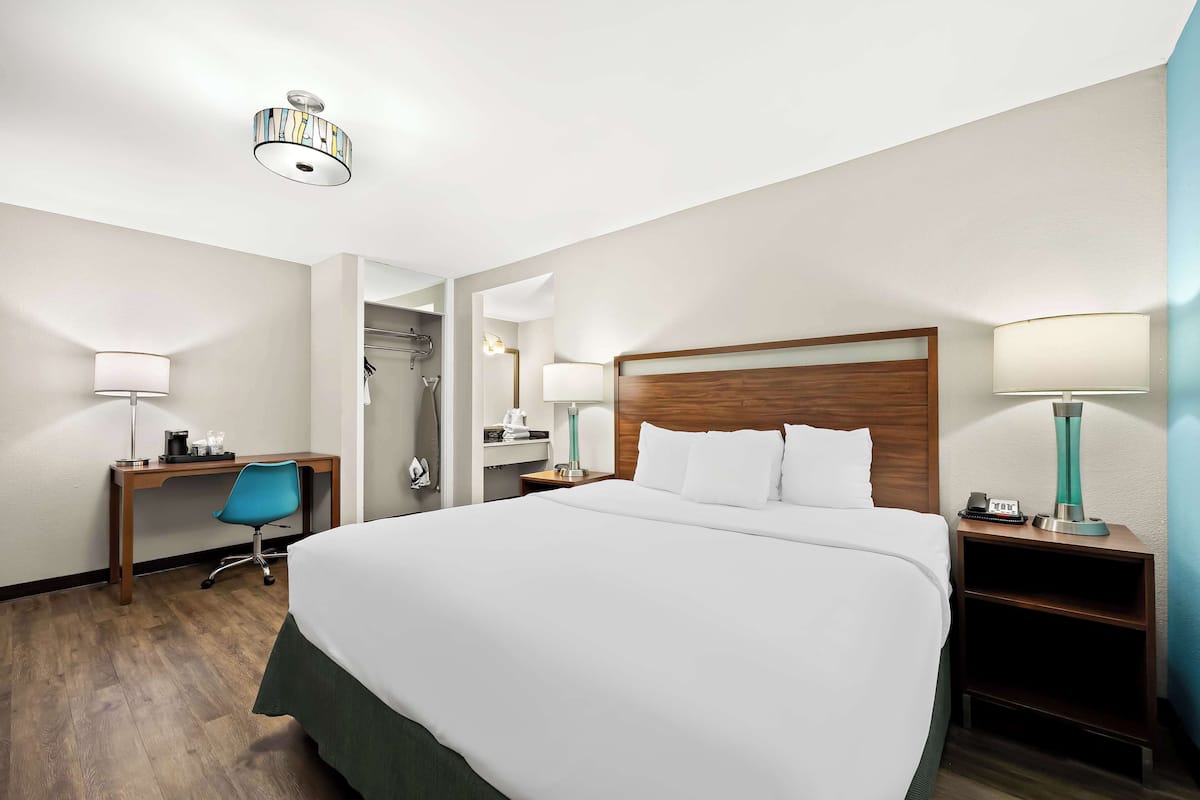 Familiesuite - flere senge - ikke-ryger - køleskab og mikrobølgeovn | Individuelt design, skrivebord, mørklægningsgardiner