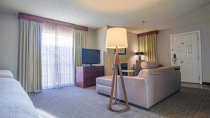 Desk, laptop workspace, iron/ironing board, free WiFi - Sonesta ES Suites Albuquerque (Albuquerque)