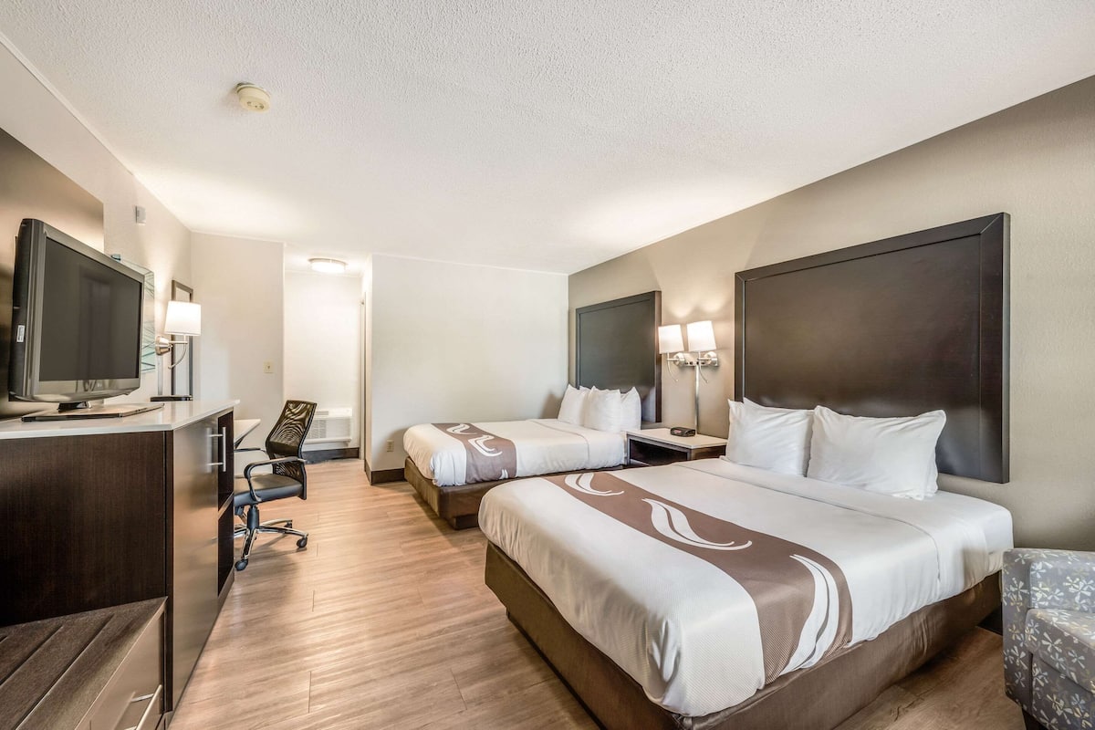 Exterior Standard Room, 2 Double Beds, Non Smoking, Annex Building | In-room safe, desk, iron/ironing board, cribs/infant beds