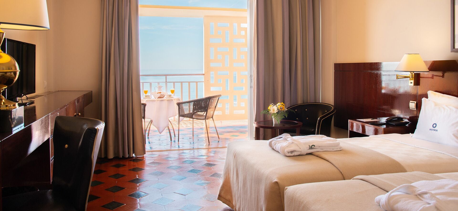 Zweibettzimmer, Balkon, Meerblick | Minibar, Zimmersafe, Verdunkelungsvorhänge, kostenloses WLAN