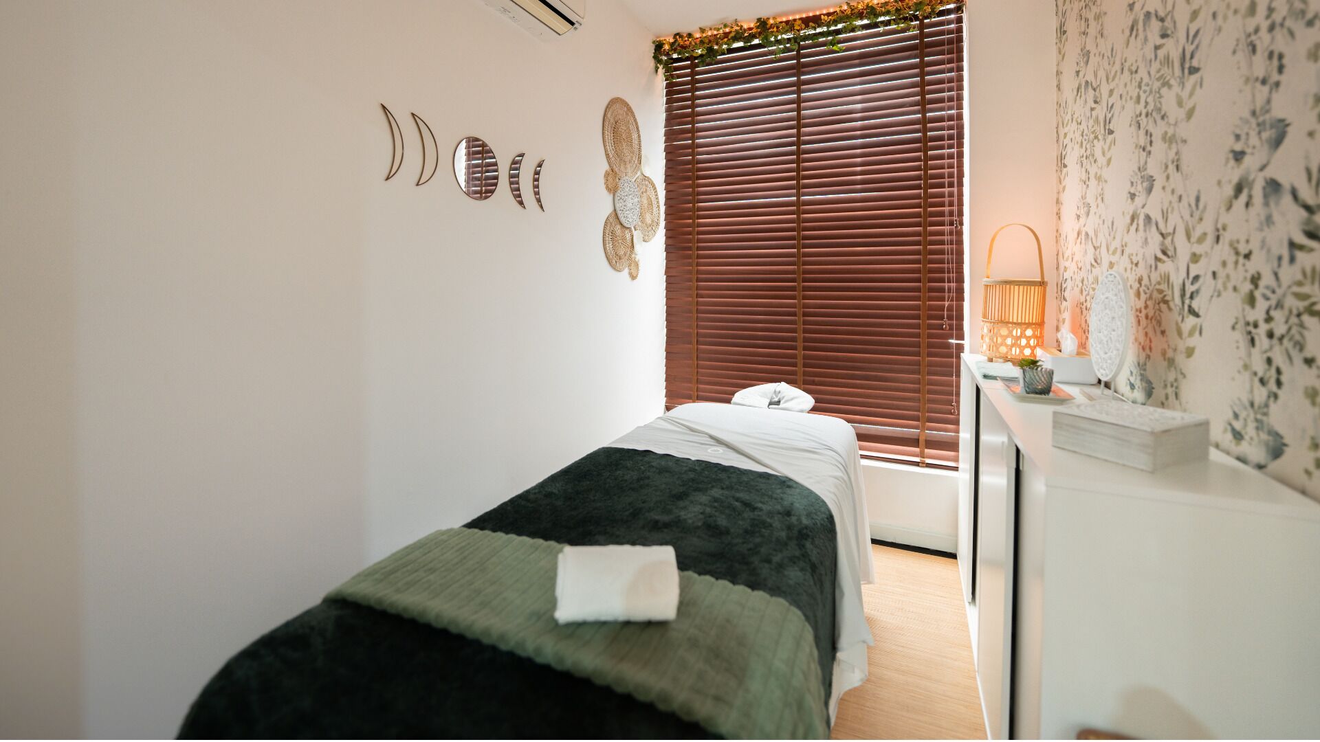 Sauna, Turkish bath/hammam, body treatments, aromatherapy, body wraps