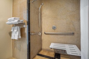 Combined shower/tub, free toiletries, hair dryer, towels