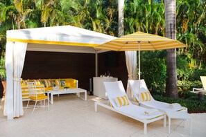 Innendørsbasseng, 3 utendørsbassenger og bassengtelt (mot betaling)