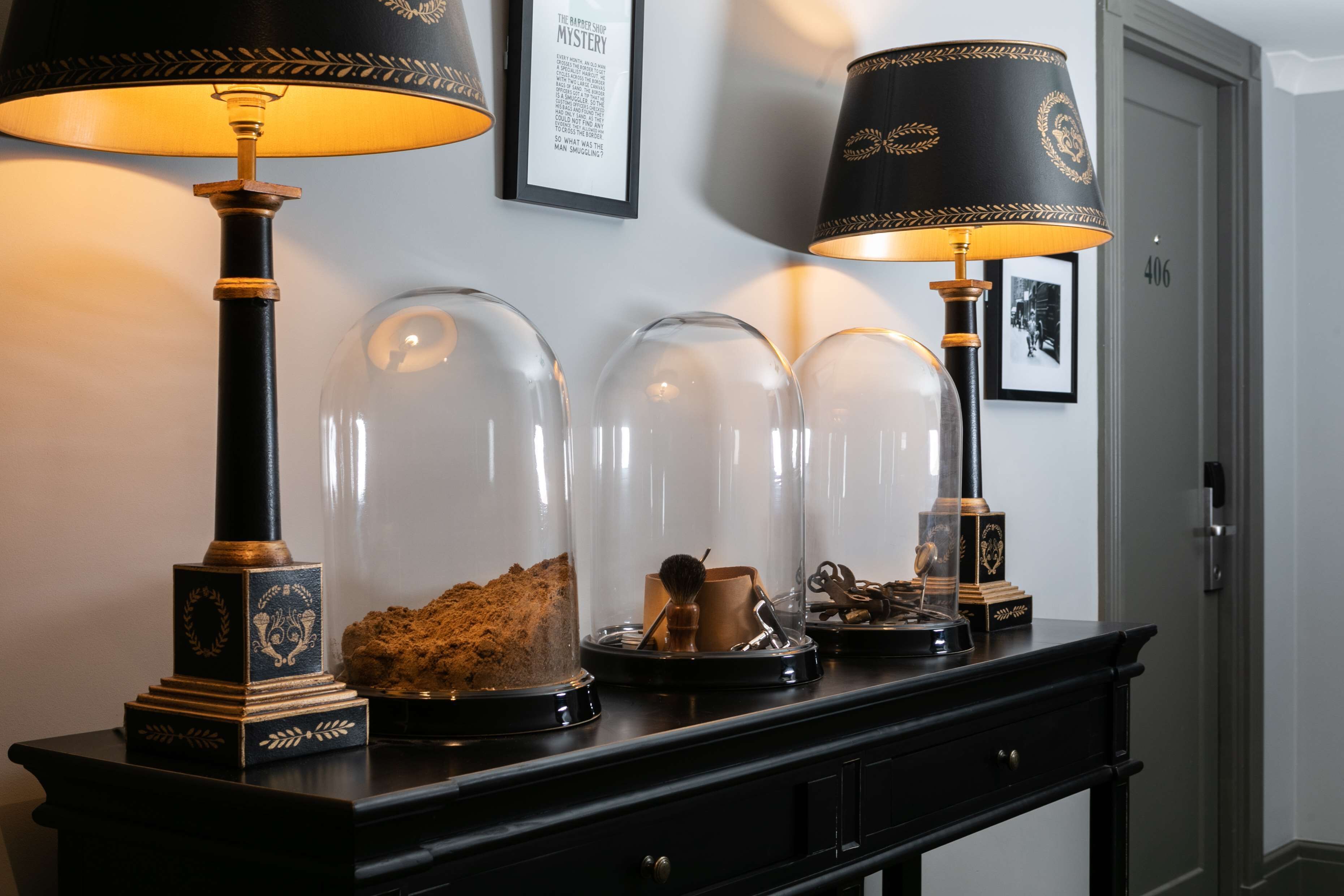 供應早餐、午餐和晚餐，國際料理