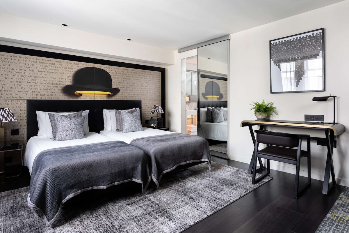 Deluxe Room (2 Twins) | 1 bedroom, hypo-allergenic bedding, minibar, in-room safe