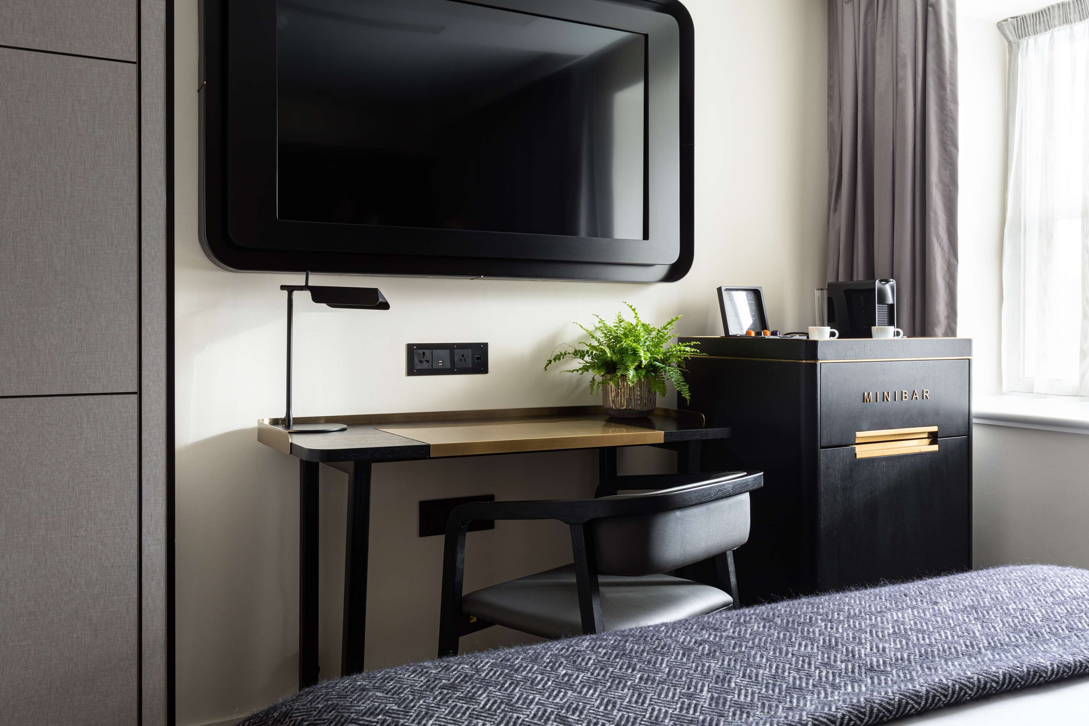 1 bedroom, hypo-allergenic bedding, minibar, in-room safe