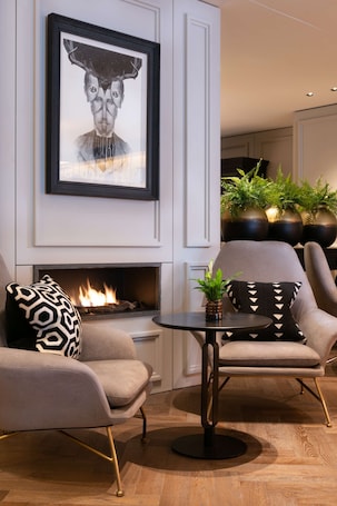 Bar (on property). Holmes Hotel London