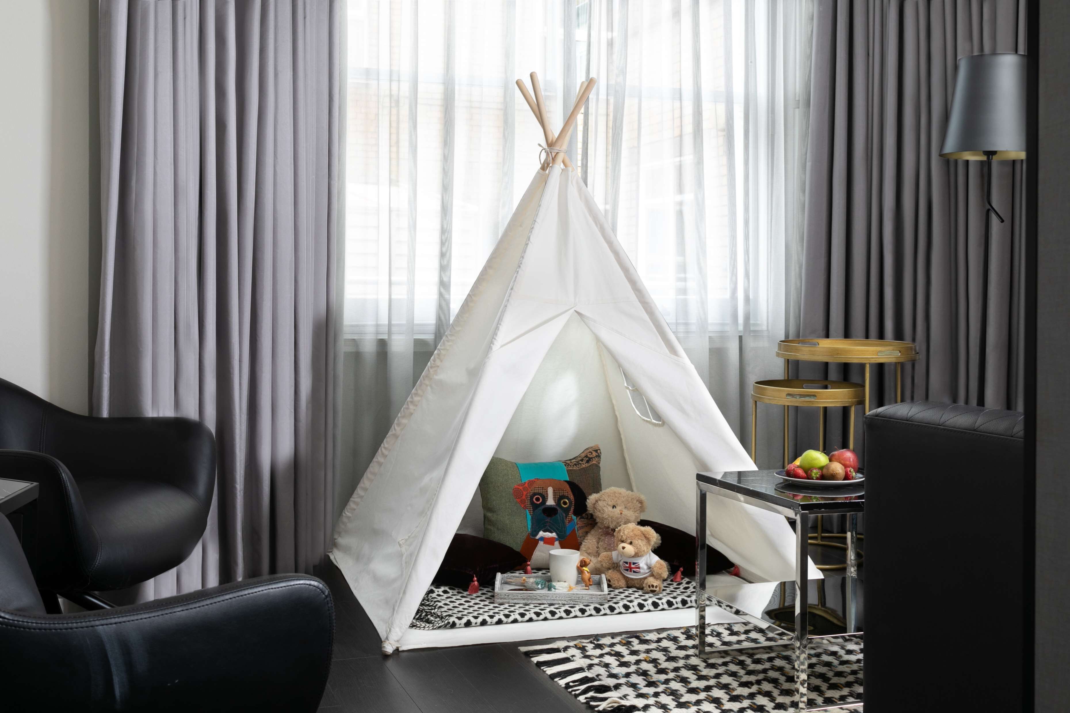 1 bedroom, hypo-allergenic bedding, minibar, in-room safe