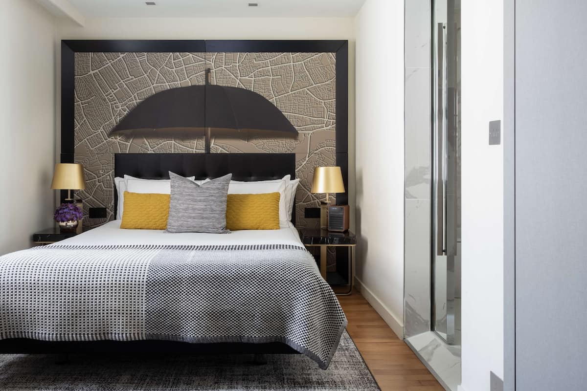 Suite, 1 King Bed (Townhouse) | 1 bedroom, hypo-allergenic bedding, minibar, in-room safe