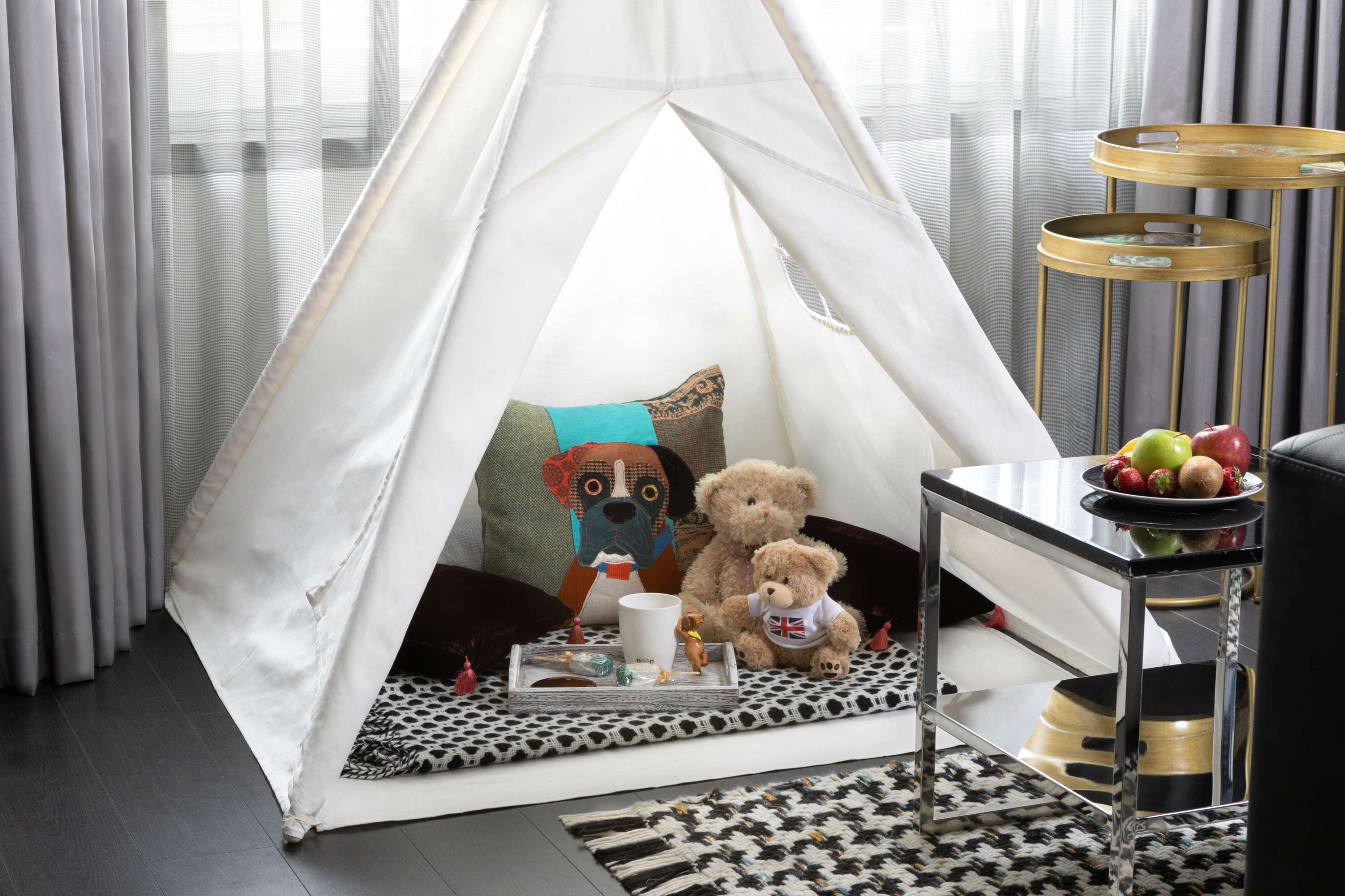 Hypo-allergenic bedding, minibar, in-room safe, individually furnished