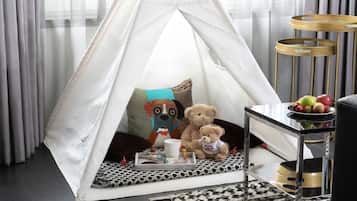 Hypo-allergenic bedding, minibar, in-room safe, individually furnished