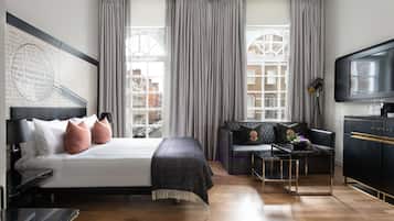 Deluxe Room (Heritage King) | 1 bedroom, hypo-allergenic bedding, minibar, in-room safe