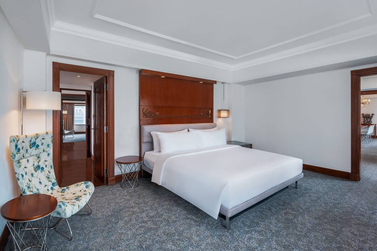 2 King Beds, Club Lounge Access, 2-Bedroom Presidential Suite | Minibar, brankas, meja kerja, dan tirai kedap cahaya