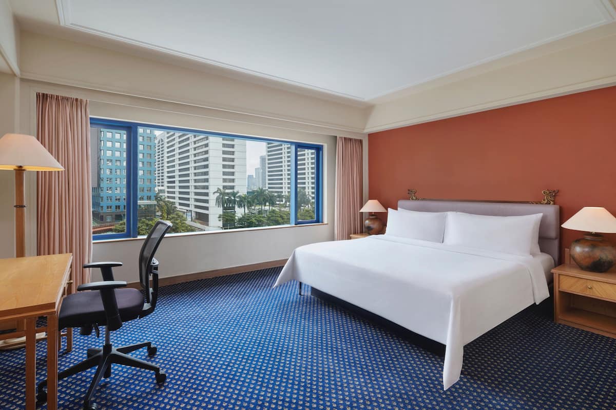 1 King Bed, Deluxe Guest Room | Minibar, brankas, meja kerja, dan tirai kedap cahaya