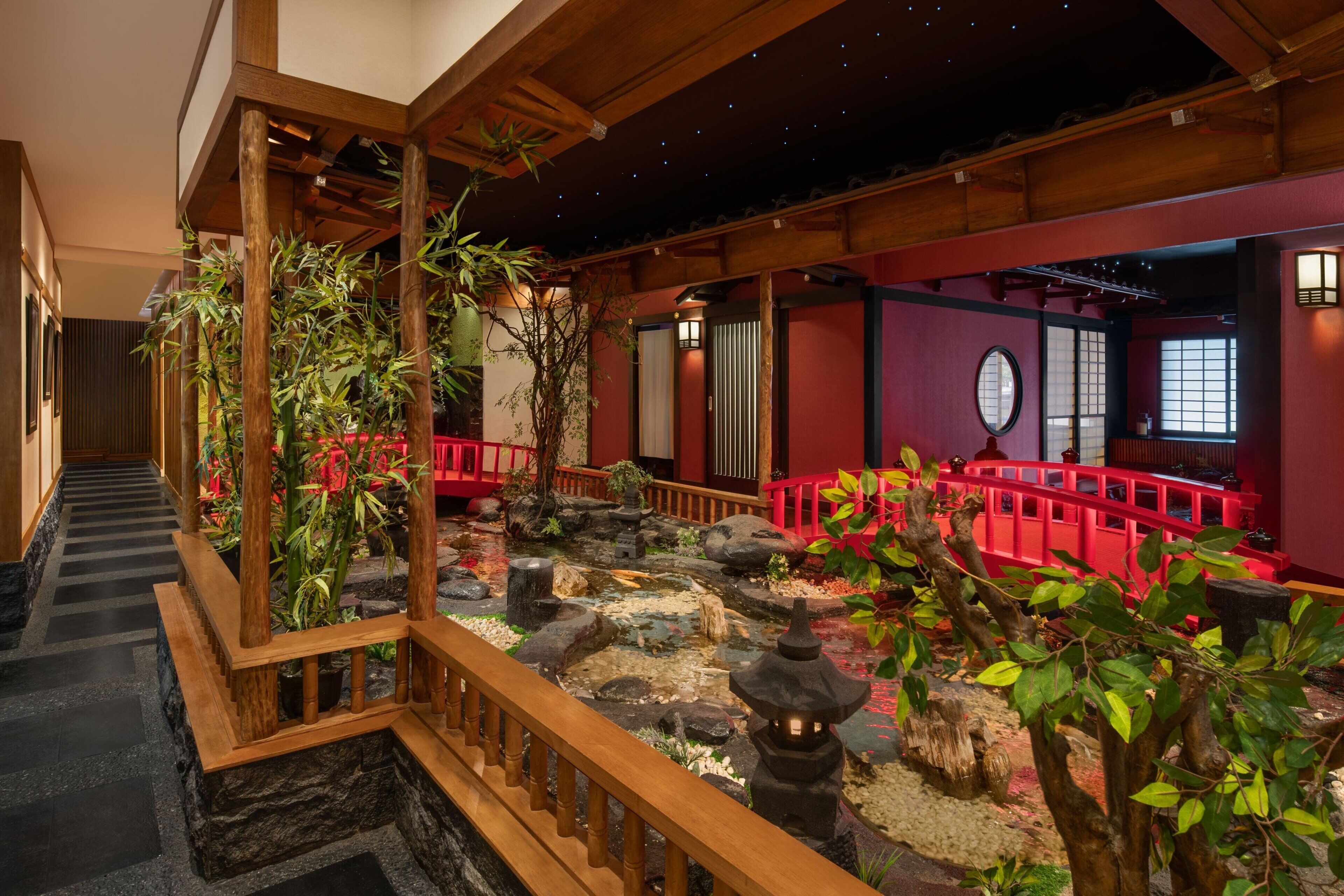 4 restaurants, breakfast, lunch, dinner served; international cuisine