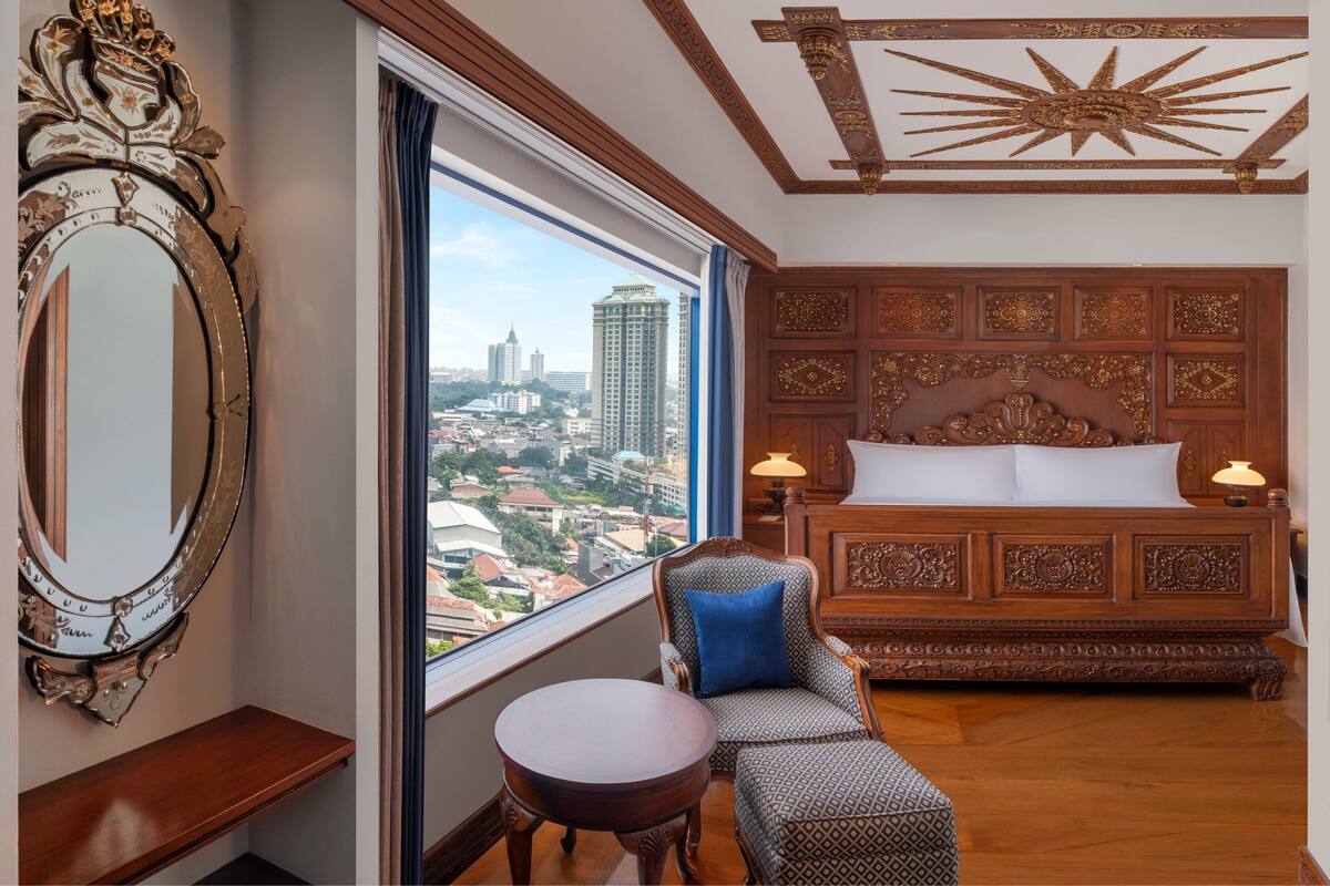 2 King Beds, Club Lounge Access, Royal 2-Bedroom Suite | Minibar, brankas, meja kerja, dan tirai kedap cahaya