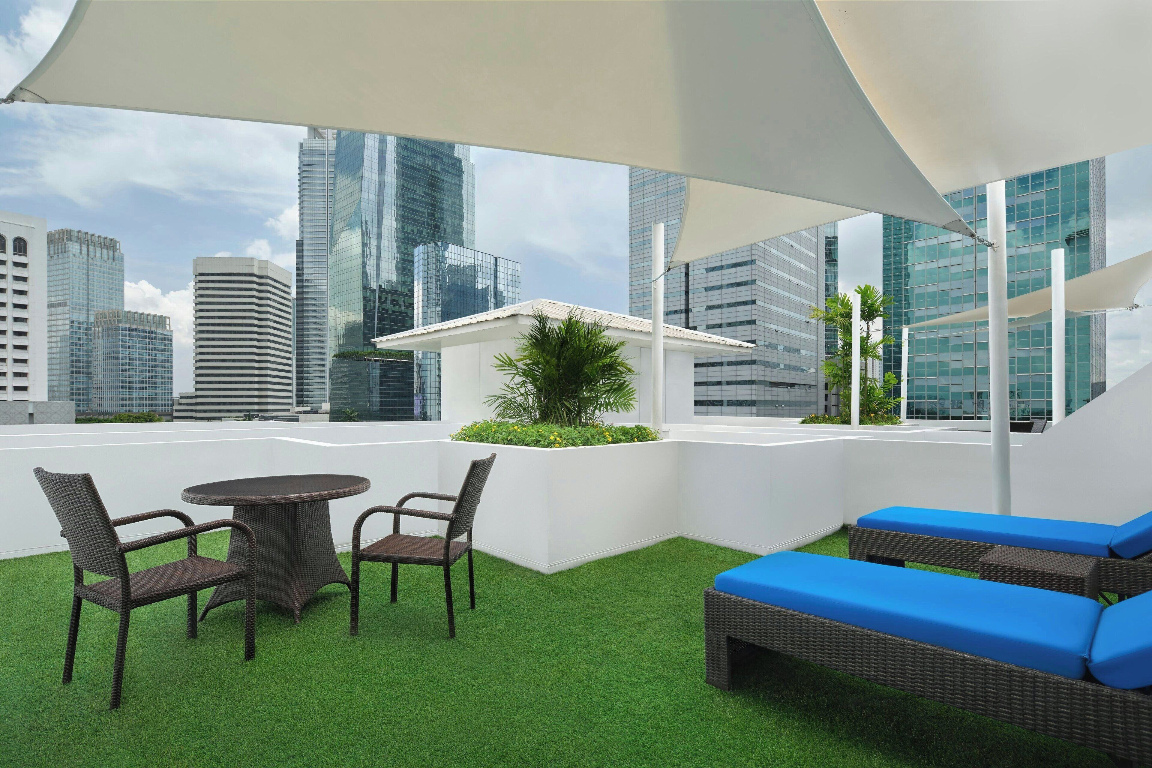 1 king bed, club lounge access, executive suite | 1 bedroom, minibar, in-room safe, desk