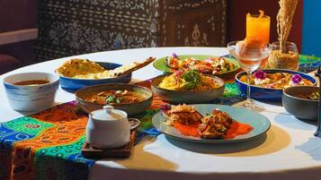 4 restoran, melayani sarapan, makan siang; sajian masakan internasional