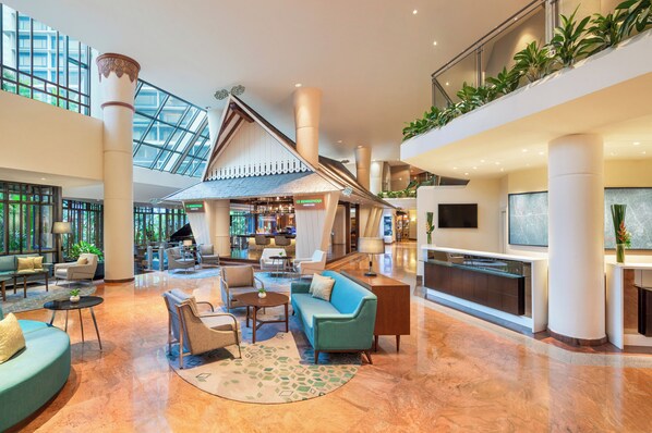Lobby sitting area - Le Meridien Jakarta (Jakarta)