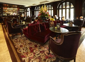 Lounge - Wedgewood Hotel & Spa (Vancouver)