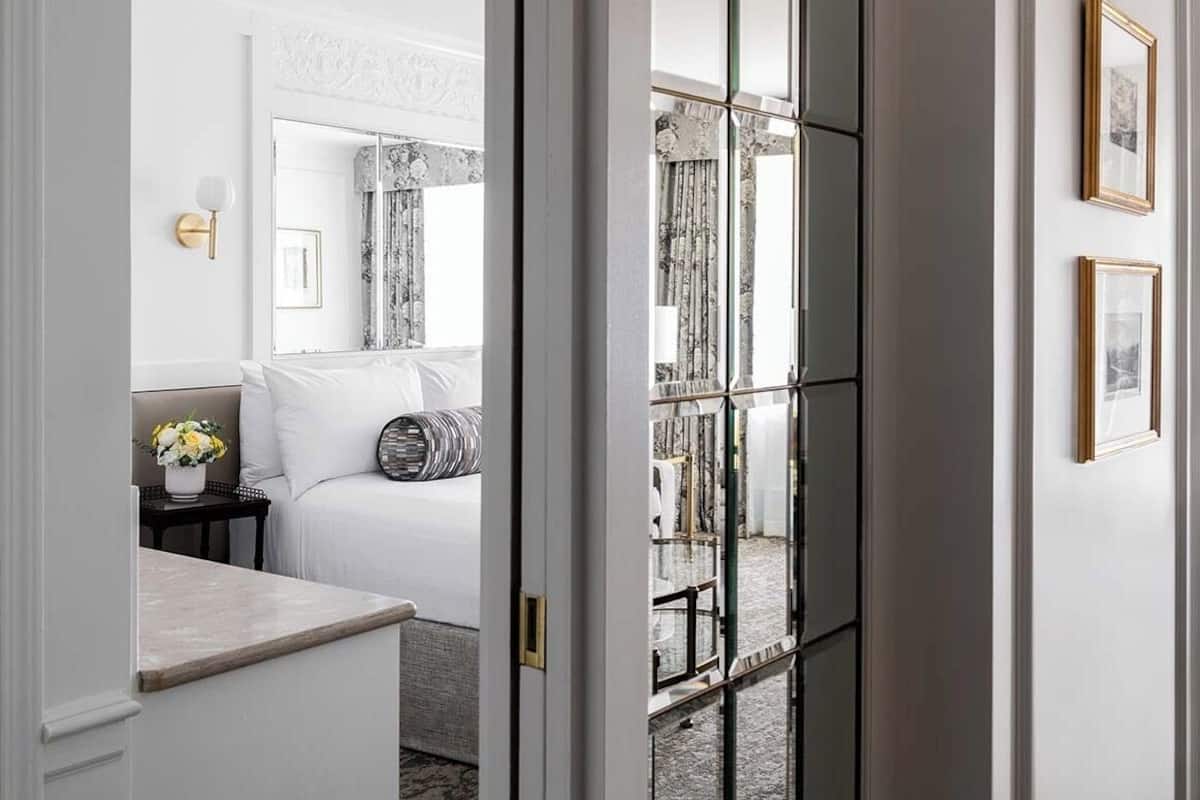 Suite Deluxe, 2 camas matrimoniales, vista a la ciudad | Ropa de cama de alta calidad y camas con pillow-top