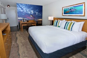 Cubrecamas, colchones con pillow-top, escritorio y cortinas blackout 