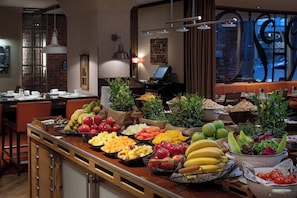 Dagelijks ontbijtbuffet (EUR 36 per persoon)