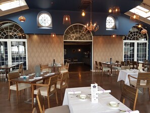 Breakfast, lunch, dinner served; al fresco dining 
