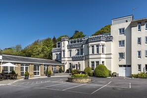 A large building with multiple windows and a central courtyard. - Stradey Park Hotel (Llanelli)