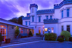 Front of property - evening/night - Stradey Park Hotel (Llanelli)