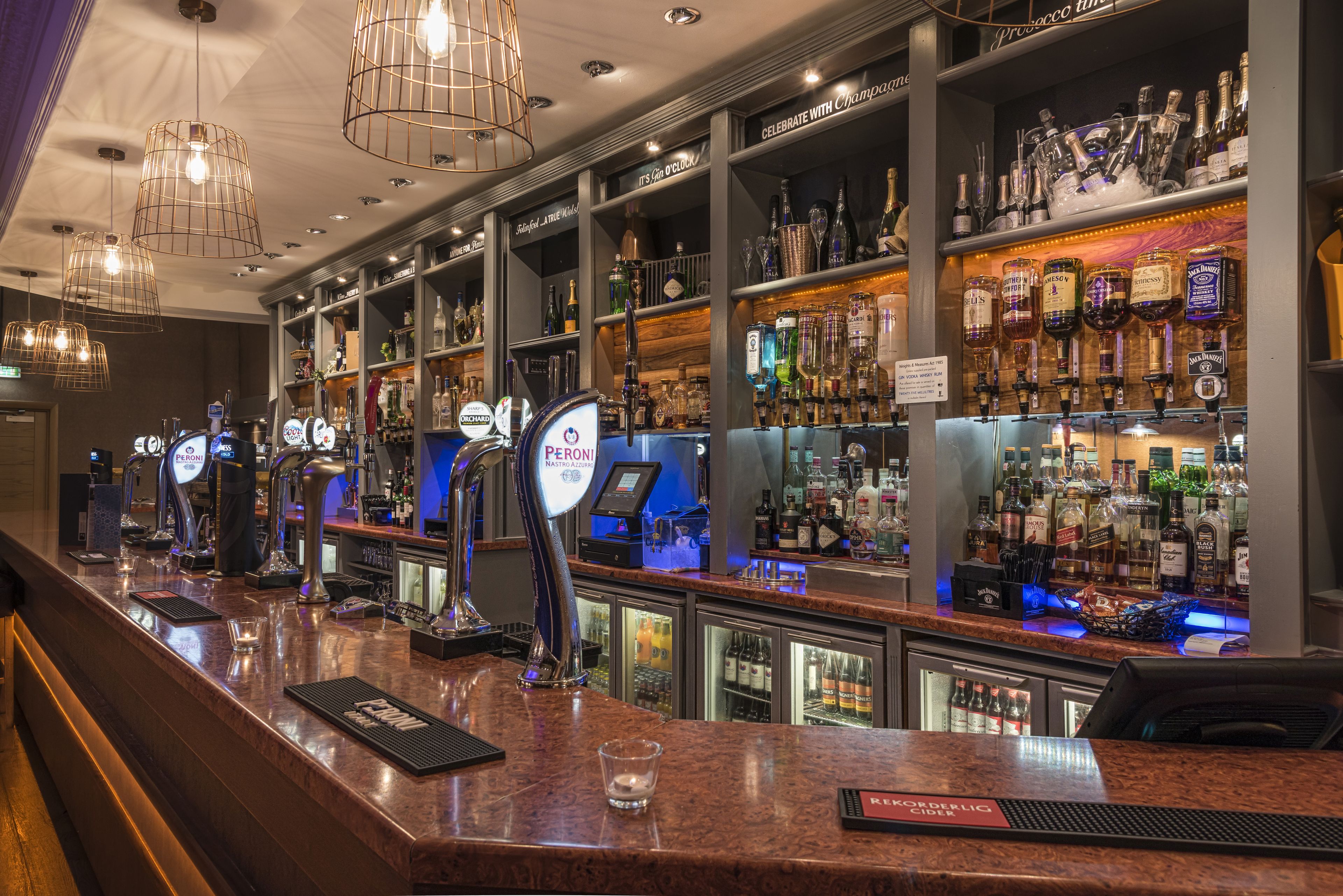 serves lunch and dinner