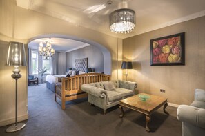 Living area | 32-inch LCD TV with cable channels, TV