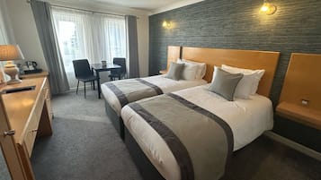 Twin Room | Individually decorated, individually furnished, desk, iron/ironing board