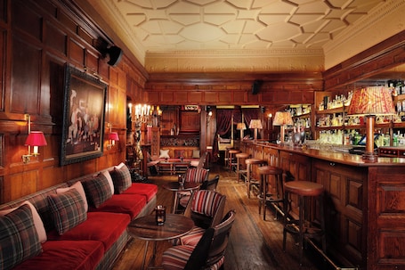 Serves lunch and dinner. The Gore London – Starhotels Collezione