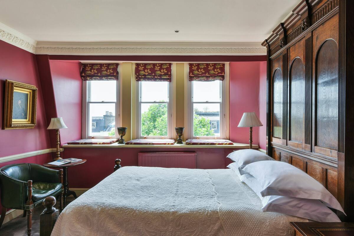 Superior Double Room | 埃及棉床單、高級寢具、特厚豪華床墊、迷你吧
