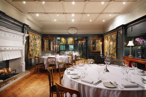 Breakfast, lunch, dinner served; British cuisine 