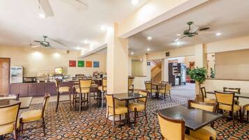 Petit déjeuner buffet compris