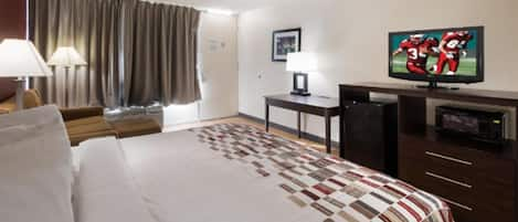 Comfort Room, 1 King Bed | Iron/ironing board, free WiFi, bed sheets, alarm clocks